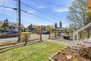 6855 NE Siskiyou St, Portland, OR 97213 - Photo 9