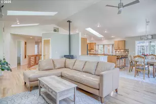 87942 Kelsie Way, Florence, OR 97439 - Photo 7