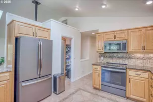 87942 Kelsie Way, Florence, OR 97439 - Photo 15