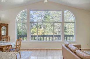 87942 Kelsie Way, Florence, OR 97439 - Photo 9