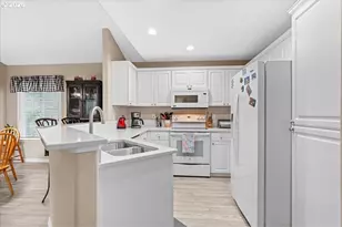 1343 NE Parkside Dr, Hillsboro, OR 97124 - Photo 9