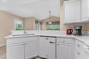 1343 NE Parkside Dr, Hillsboro, OR 97124 - Photo 11