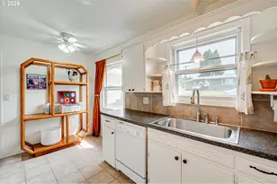 813 N 16th Ave, Kelso, WA 98626 - Photo 11