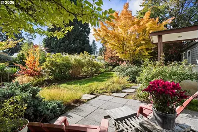 1021 SW Stephenson Ct, Portland, OR 97219 - Photo 5