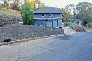 1397 SE Reservoir Ave, Roseburg, OR 97470 - Photo 5