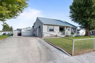 455 E Sunset Dr, Hermiston, OR 97838 - Photo 3