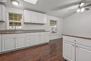 1000 S McKern Ct, Newberg, OR 97132 - Photo 9