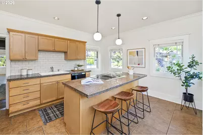 2136 SE Grant St, Portland, OR 97214 - Photo 11