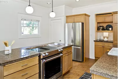 2136 SE Grant St, Portland, OR 97214 - Photo 13