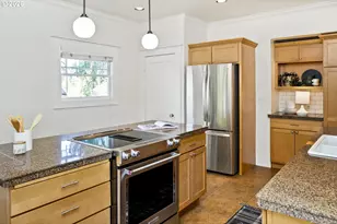 2136 SE Grant St, Portland, OR 97214 - Photo 13
