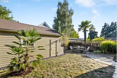 2136 SE Grant St, Portland, OR 97214 - Photo 43