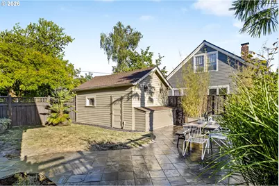 2136 SE Grant St, Portland, OR 97214 - Photo 41