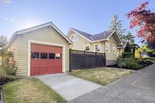 2136 SE Grant St, Portland, OR 97214 - Photo 45
