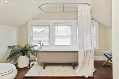 2136 SE Grant St, Portland, OR 97214 - Photo 29