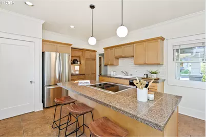 2136 SE Grant St, Portland, OR 97214 - Photo 9