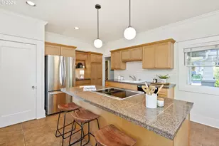 2136 SE Grant St, Portland, OR 97214 - Photo 9