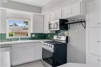 820 W 9th St, The Dalles, OR 97058 - Photo 5