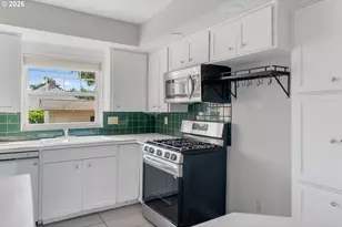 820 W 9th St, The Dalles, OR 97058 - Photo 5