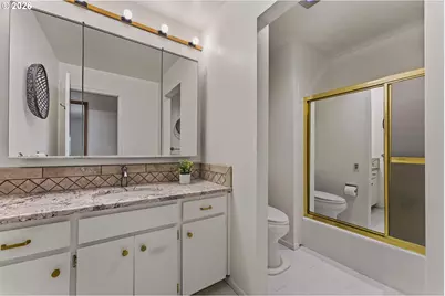 10105 SW Highland Dr, Tigard, OR 97224 - Photo 33