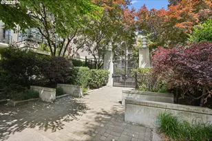 726 NW 11th Ave, Portland, OR 97209 - Photo 21