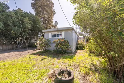 125 N 4th St, Lakeside, OR 97449 - Photo 9