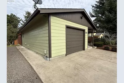 1651 29th St, Florence, OR 97439 - Photo 3