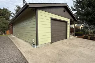 1651 29th St, Florence, OR 97439 - Photo 3