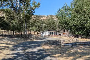 2514 W 10th St, The Dalles, OR 97058 - Photo 3