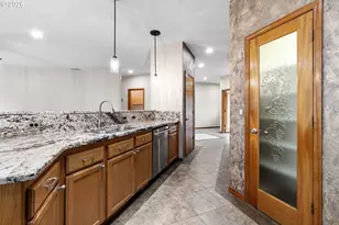 1926 NW 18th St, Gresham, OR 97030 - Photo 15