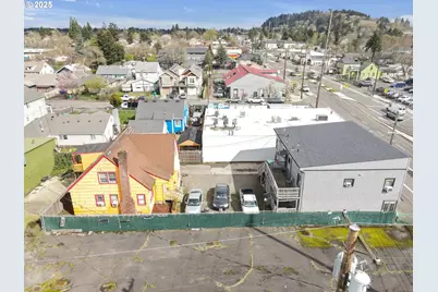 8325 SE Division St, Portland, OR 97266 - Photo 3