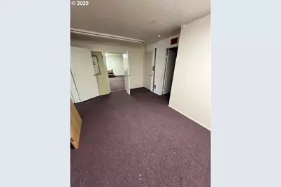 8325 SE Division St, Portland, OR 97266 - Photo 9