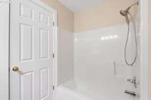 15250 SE View Meadows Ln, Milwaukie, OR 97267 - Photo 17