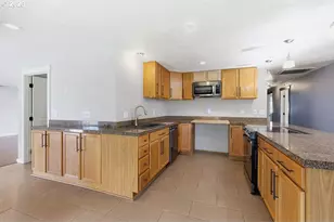 753 64th St, Springfield, OR 97478 - Photo 3