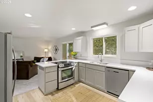 224 SW 4th St, Troutdale, OR 97060 - Photo 13
