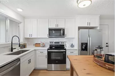 3870 SE Walnut St, Hillsboro, OR 97123 - Photo 5