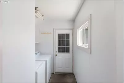 595 S 47th St, Springfield, OR 97478 - Photo 23