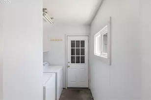 595 S 47th St, Springfield, OR 97478 - Photo 23