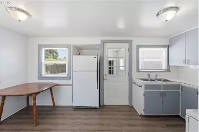 595 S 47th St, Springfield, OR 97478 - Photo 17