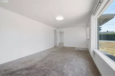 595 S 47th St, Springfield, OR 97478 - Photo 11