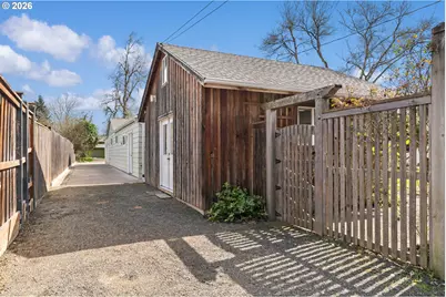 394 Cherry Dr, Eugene, OR 97401 - Photo 41