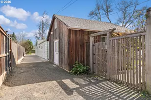 394 Cherry Dr, Eugene, OR 97401 - Photo 41