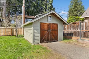 394 Cherry Dr, Eugene, OR 97401 - Photo 41