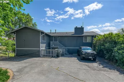 704 NW 4th St, Pendleton, OR 97801 - Photo 1