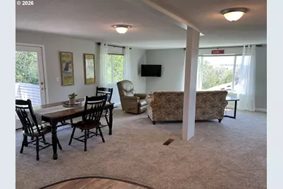 704 NW 4th St, Pendleton, OR 97801 - Photo 3