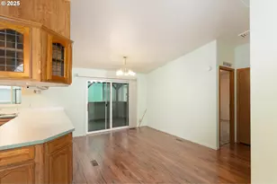 4055 Royal Ave, Eugene, OR 97402 - Photo 13