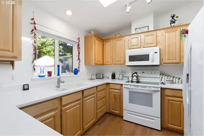 607 Glenbrook Cir, Florence, OR 97439 - Photo 9