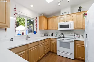 607 Glenbrook Cir, Florence, OR 97439 - Photo 9