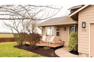 958 Smith St, Harrisburg, OR 97446 - Photo 3