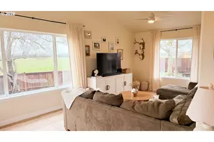 958 Smith St, Harrisburg, OR 97446 - Photo 7