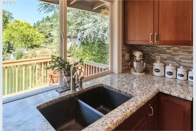 18040 Royce Way, Lake Oswego, OR 97034 - Photo 7